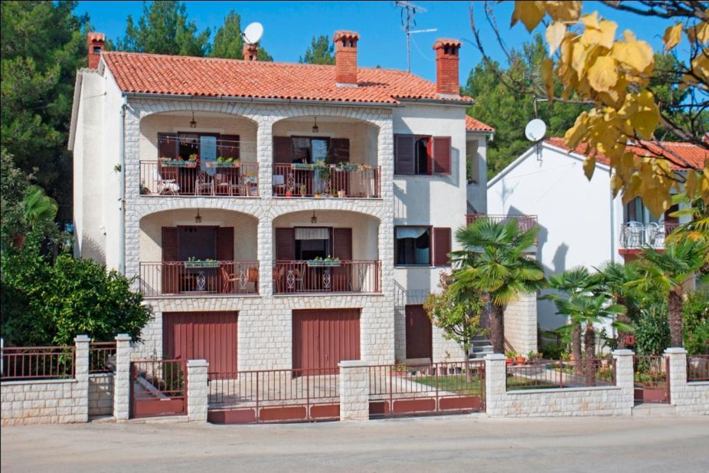 Apartments Rafael Пореч Экстерьер фото
